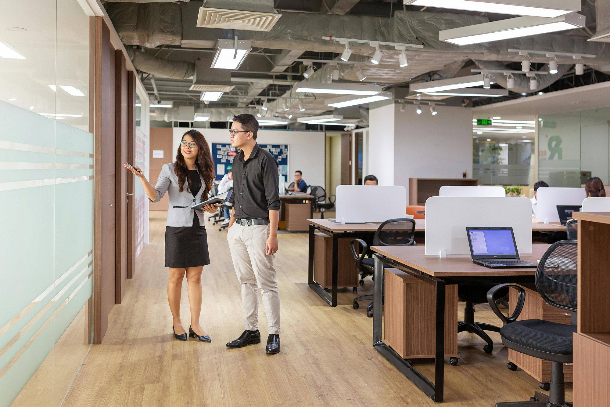pexels-coworkingspace-replus-105195823-9497772