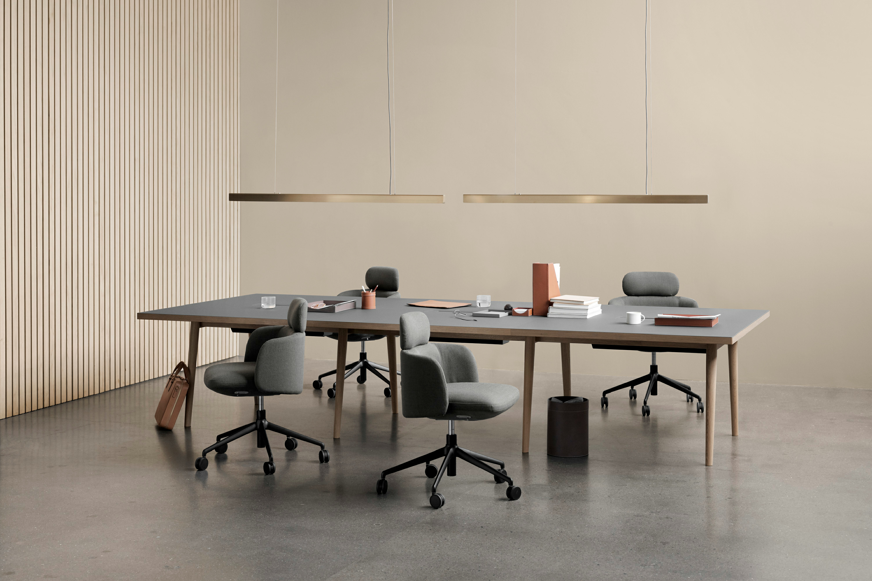 The Forum Table series comes in a variety of table top sizes and colours for the frame and edge.